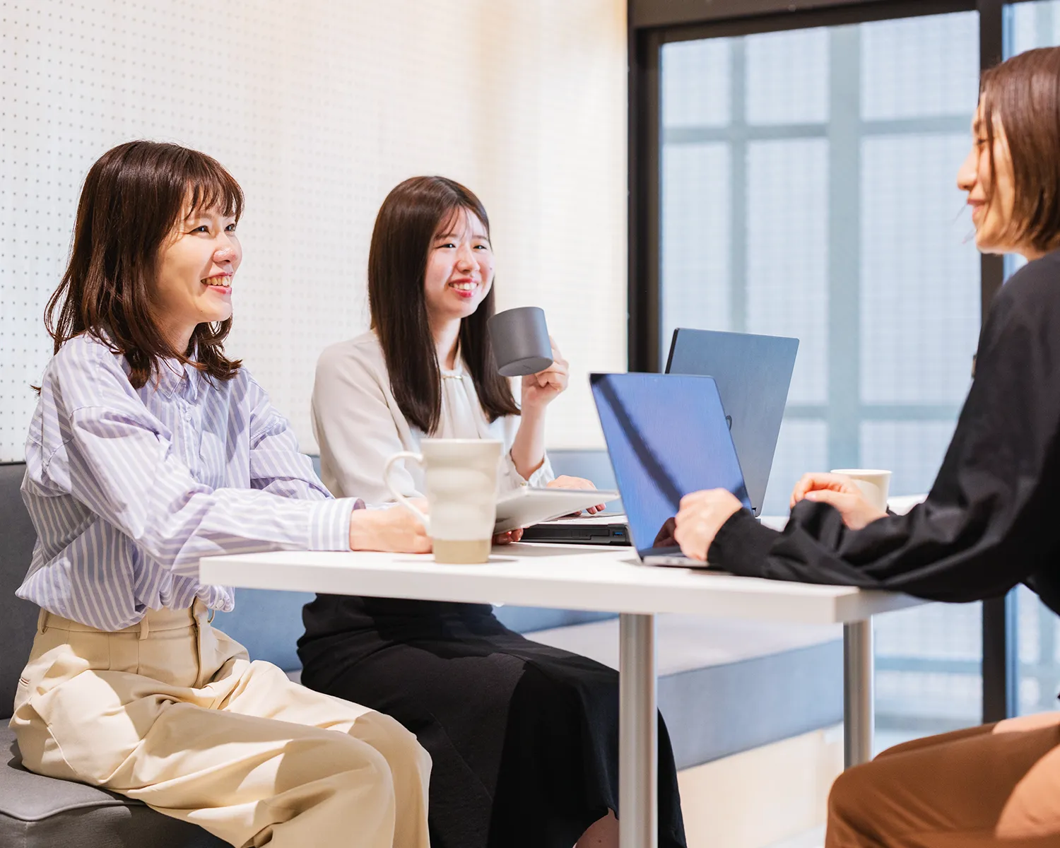 メンバーとの会議の様子